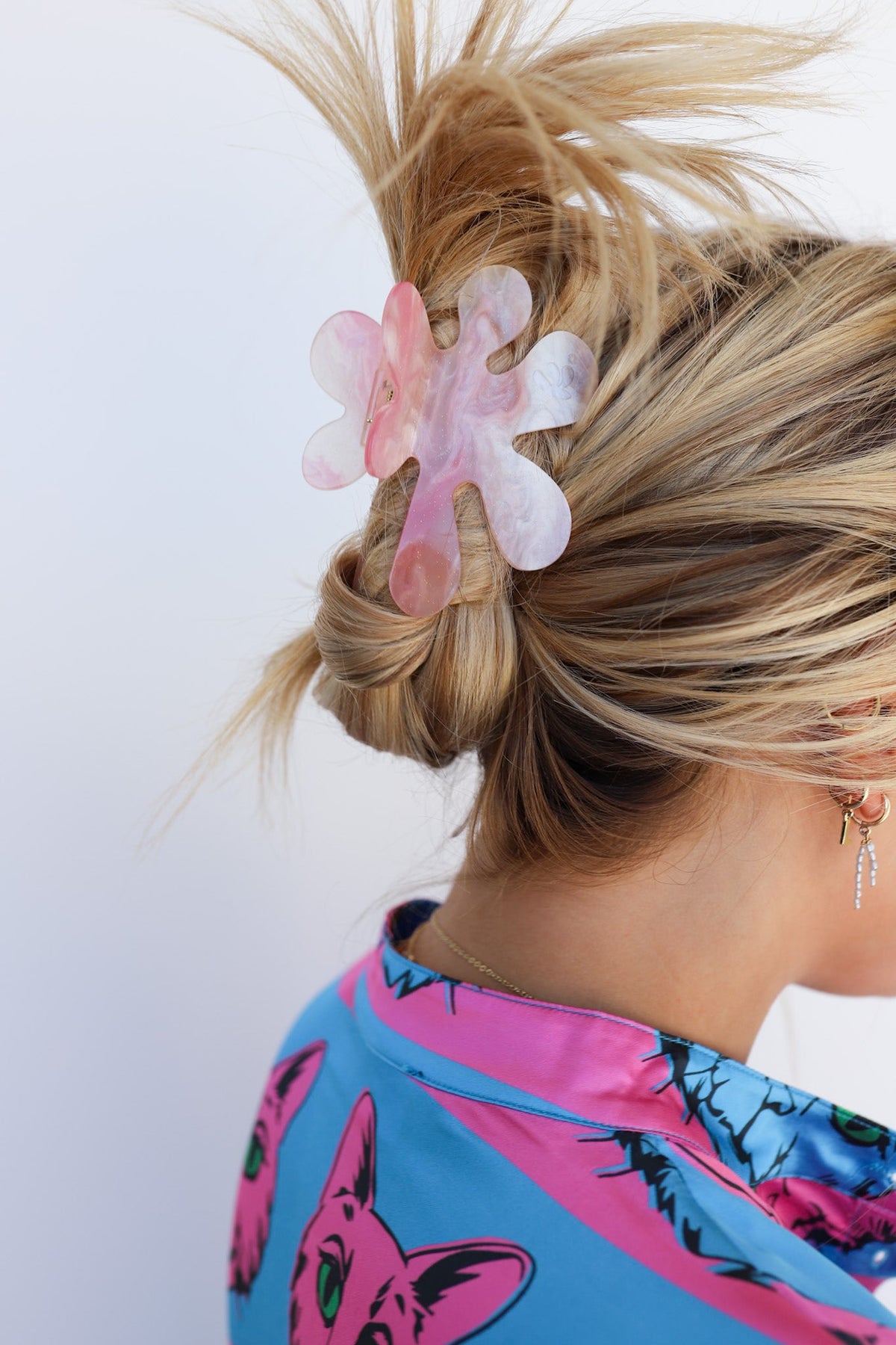 Colorful heart-shaped hair claw clip on blonde hair, pink and translucent pieces