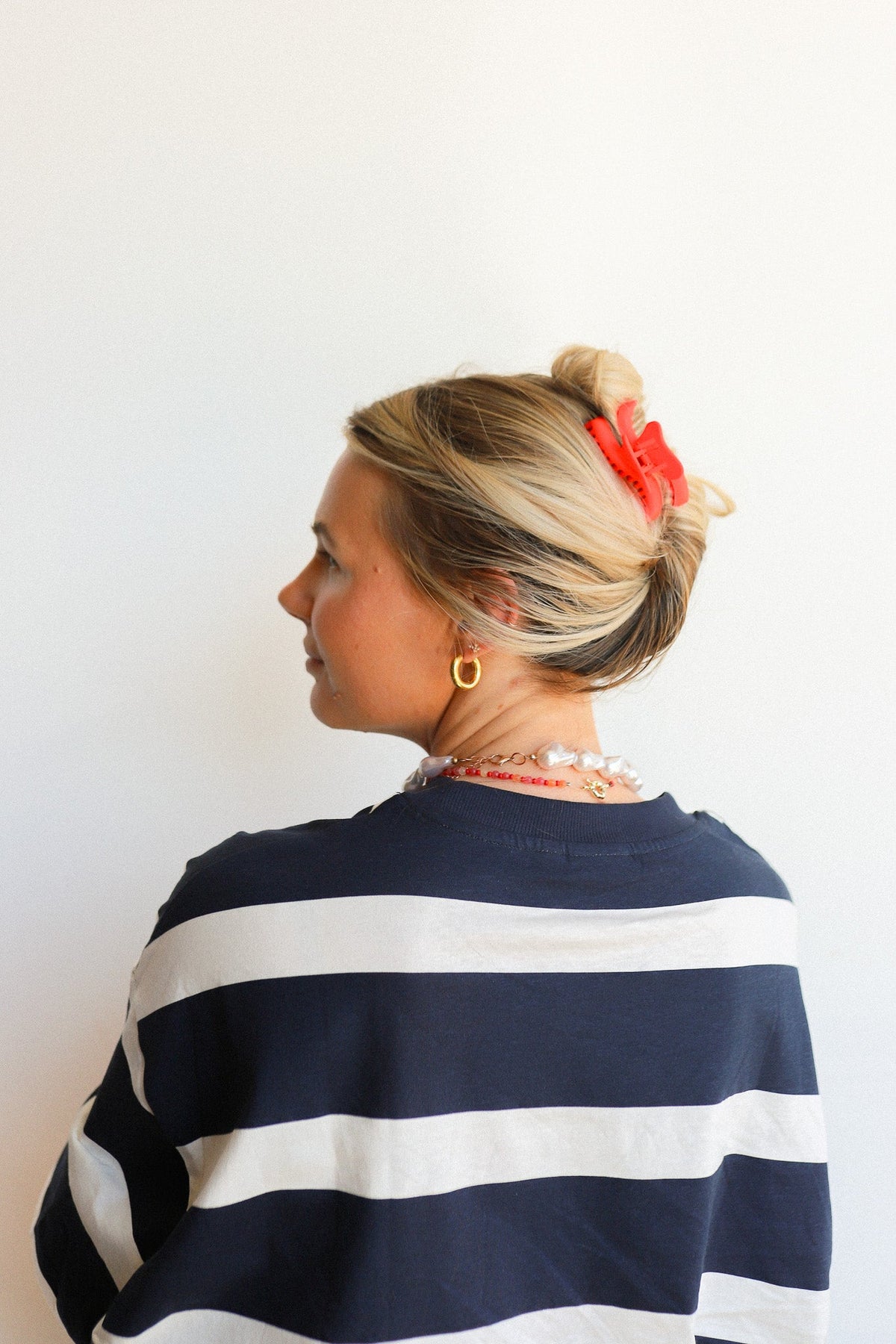 Red wavy mini claw hair clip on blonde updo