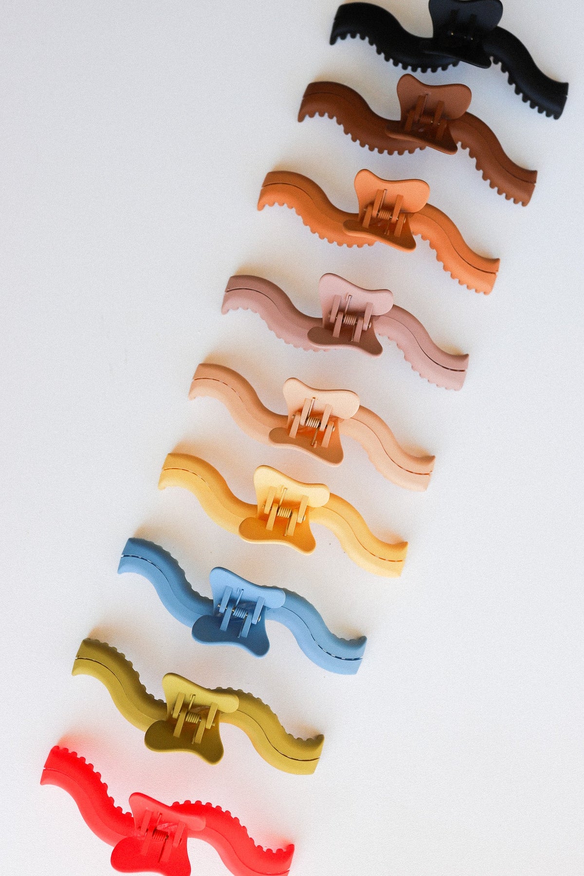 Wavy claw hair clips, set of assorted colors