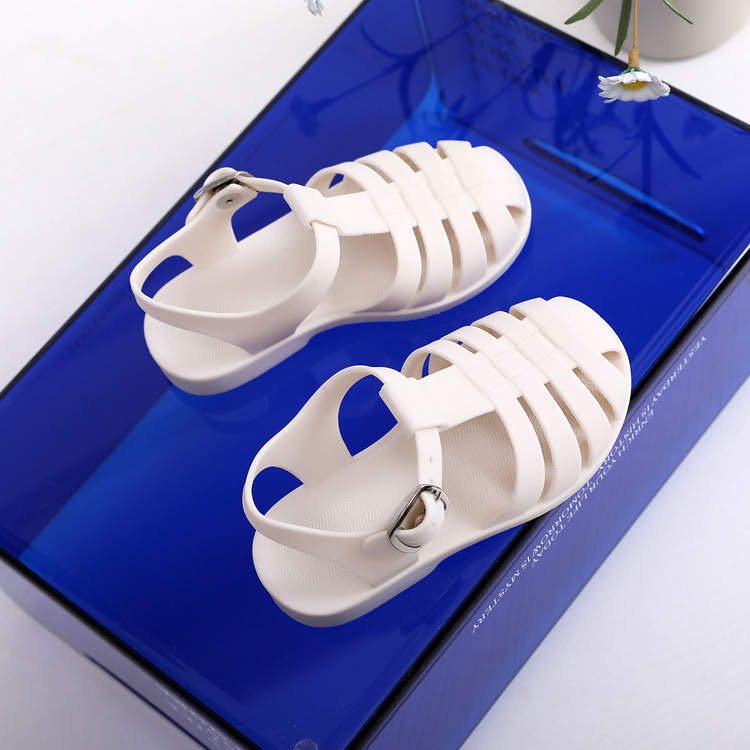 Kids' barefoot jelly sandals in cream with front strap and open-toe design