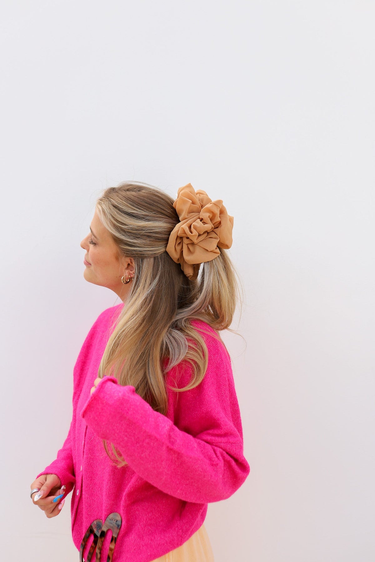 Brown jumbo scrunchie on ponytail, large gathered ruffle on hair