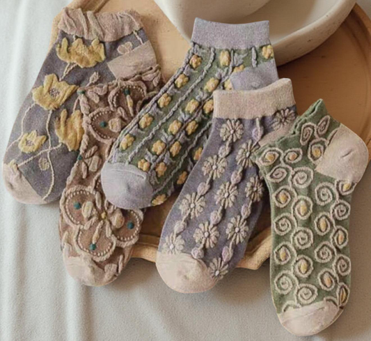5-pack women’s ankle socks in gray with embroidered floral and swirl patterns