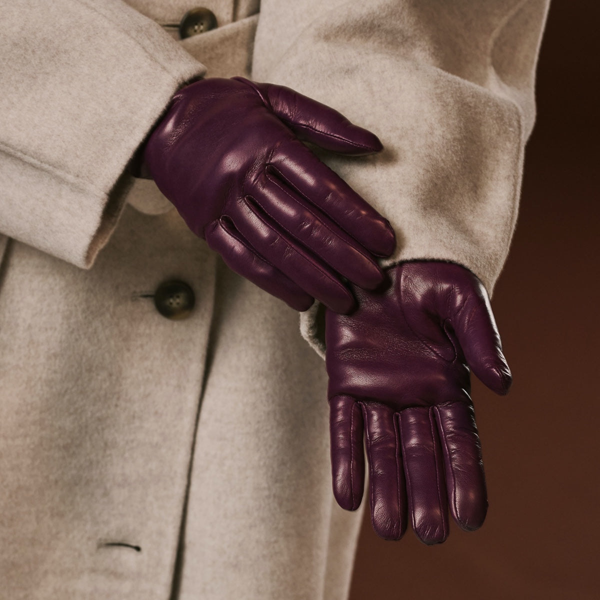 Isabella (eggplant) - Italian lambskin leather gloves with cashmere lining