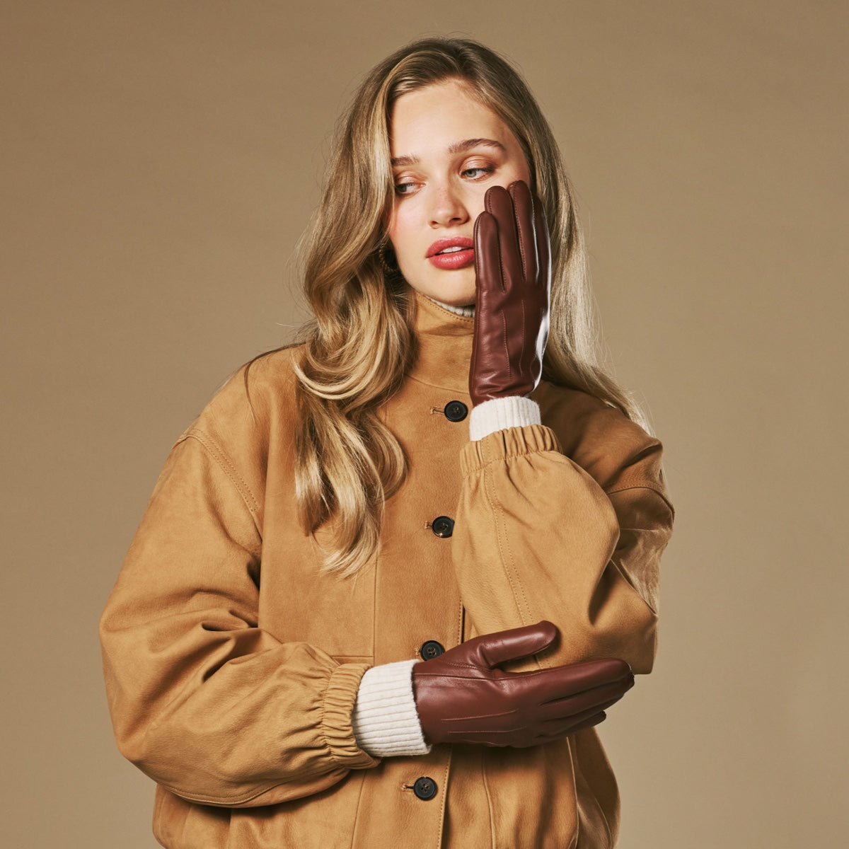 Julietta (brown) - Lambskin leather gloves with plush rabbit fur lining and touchscreen feature