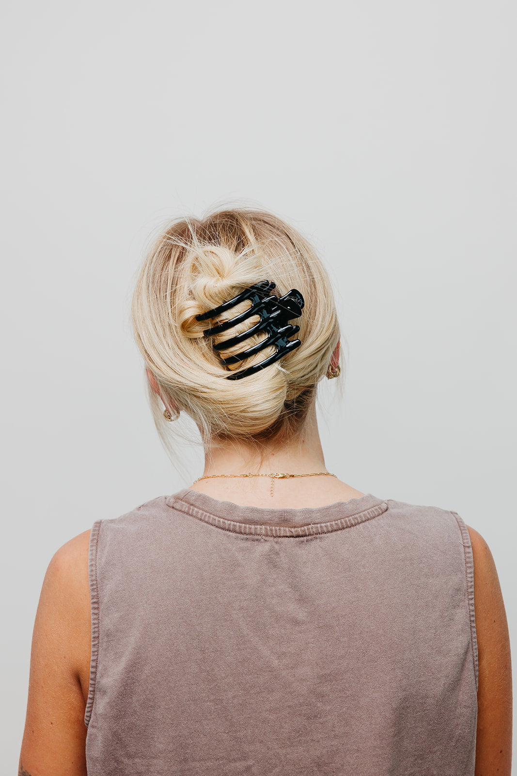 Wide laydown claw hair clip, black glossy wide claw