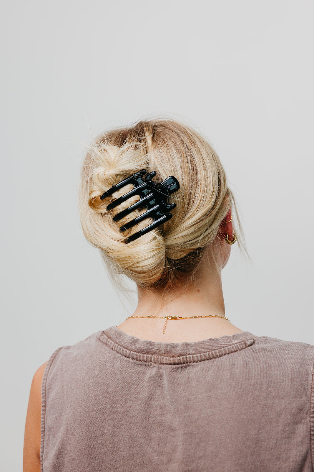 Wide laydown claw hair clip, black glossy finish