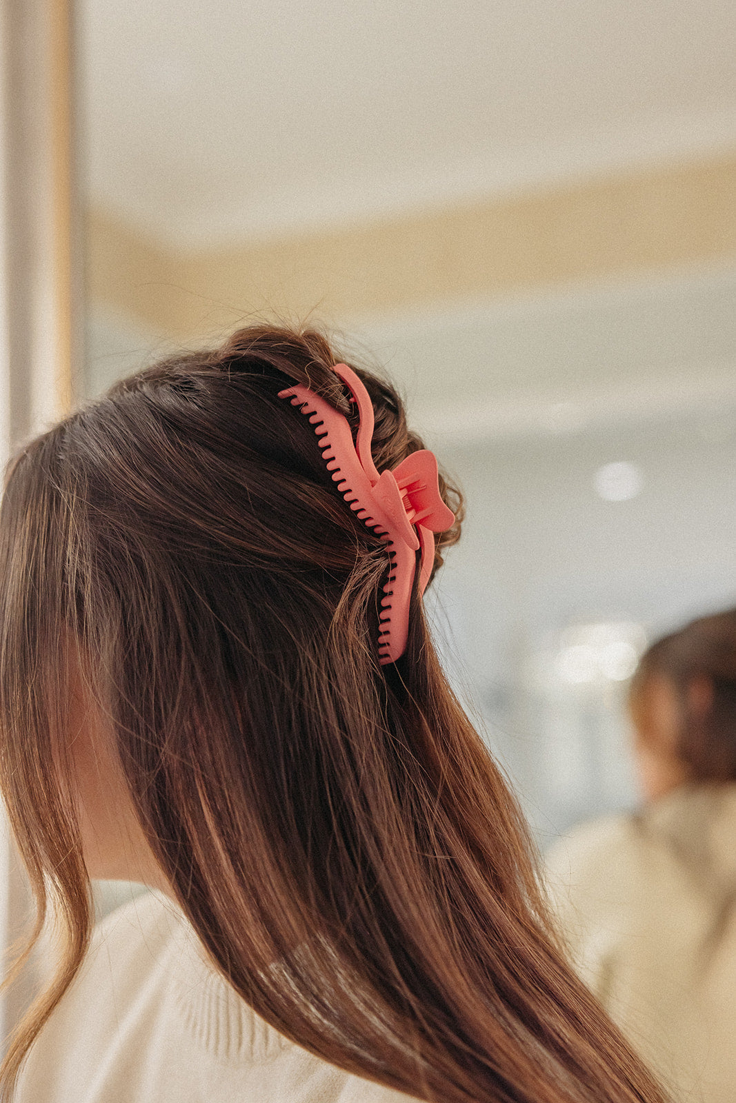 Red/orange wavy hold everything claw hair clip securing hair