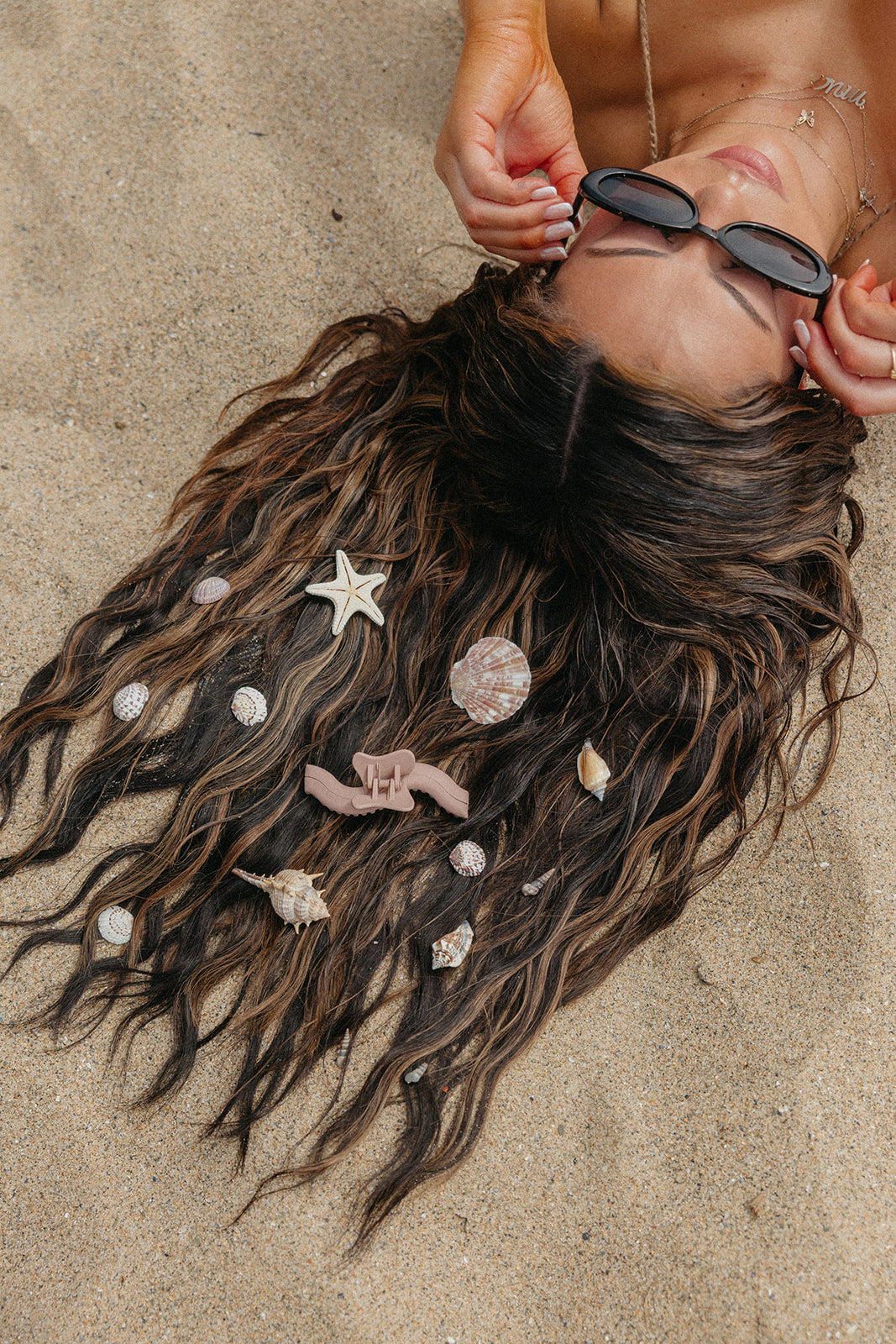 Wavy midi hold-them hair claw with decorative cutouts on dark hair