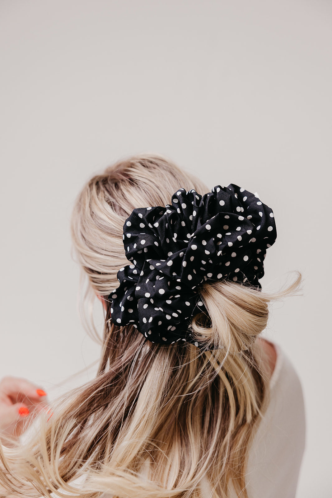 Jumbo scrunchie in black with white polka dots, scrunched ruffle.