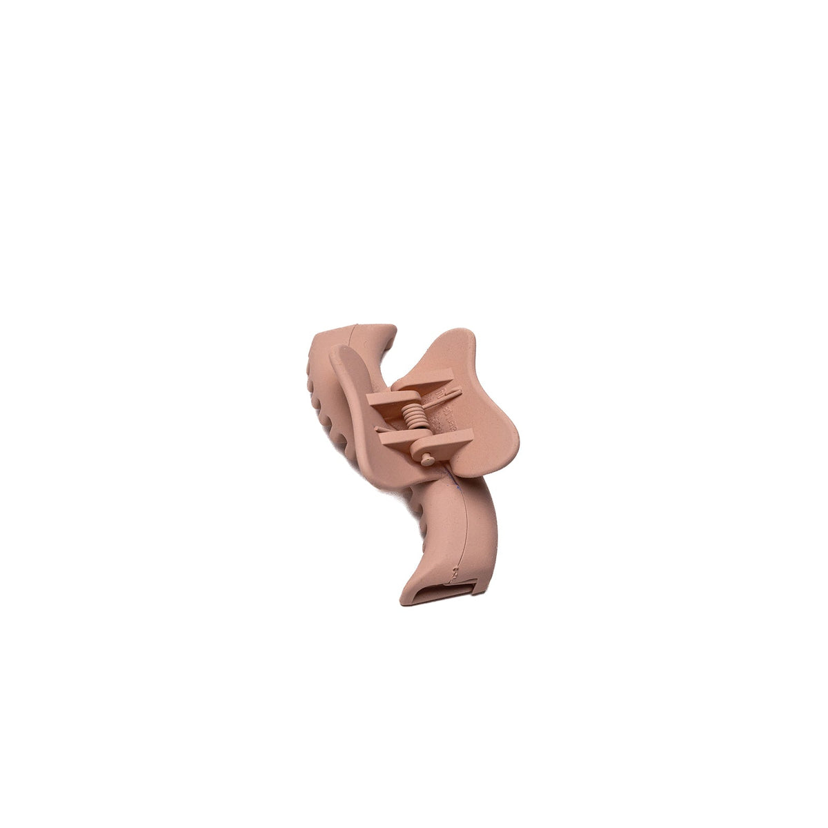 Wavy mini hold-everything claw hair clip in tan.