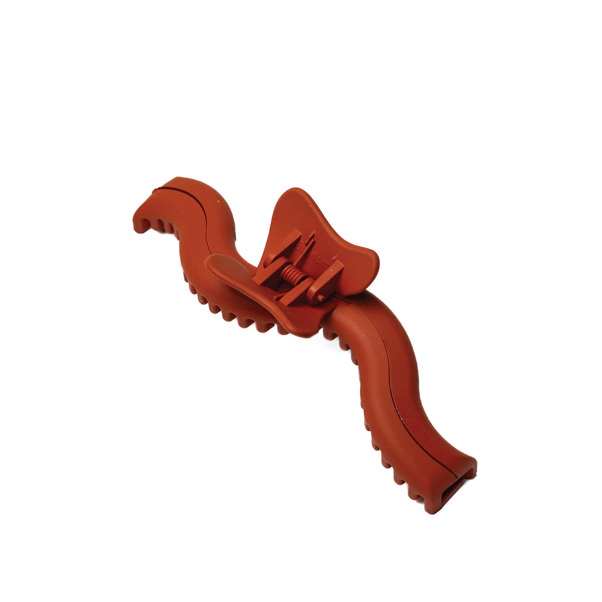 Wavy claw hair clip with ridged jaws in terracotta red