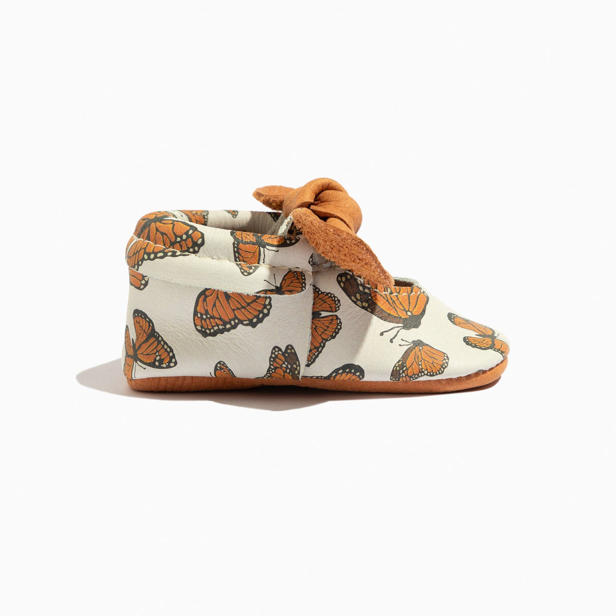 Baby slip-on shoes with knotted bow, white fabric with orange butterfly pattern