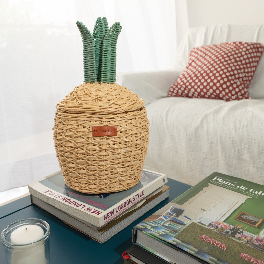 Natural rattan pineapple basket with a fitted leafy lid