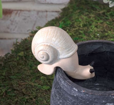 Snail-style plant pot hanger, light stone figure perched on pot rim