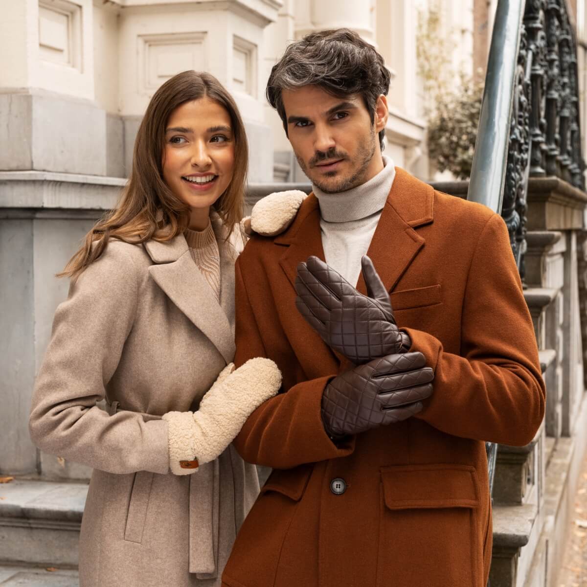 Sebastian (brown) – Sheepskin leather gloves with snap closure & touchscreen feature