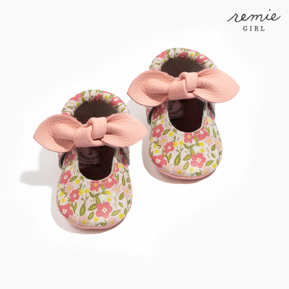 Baby floral baby shoes with knotted bow and soft pink slip-on design