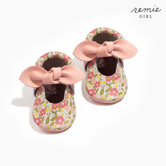 Baby floral baby shoes with knotted bow and soft pink slip-on design