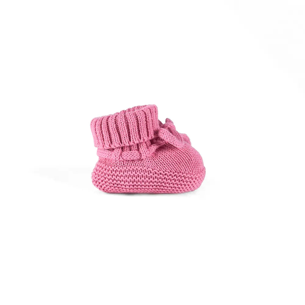 Rose pink knitted bootie with ribbed ankle cuff and small bow detail