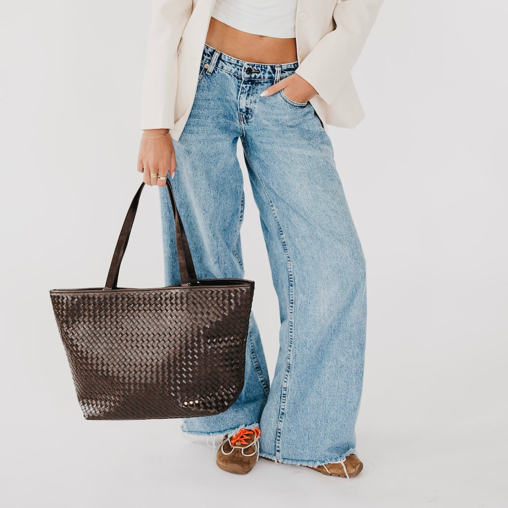 Woven organizer tote bag in dark brown with short handles