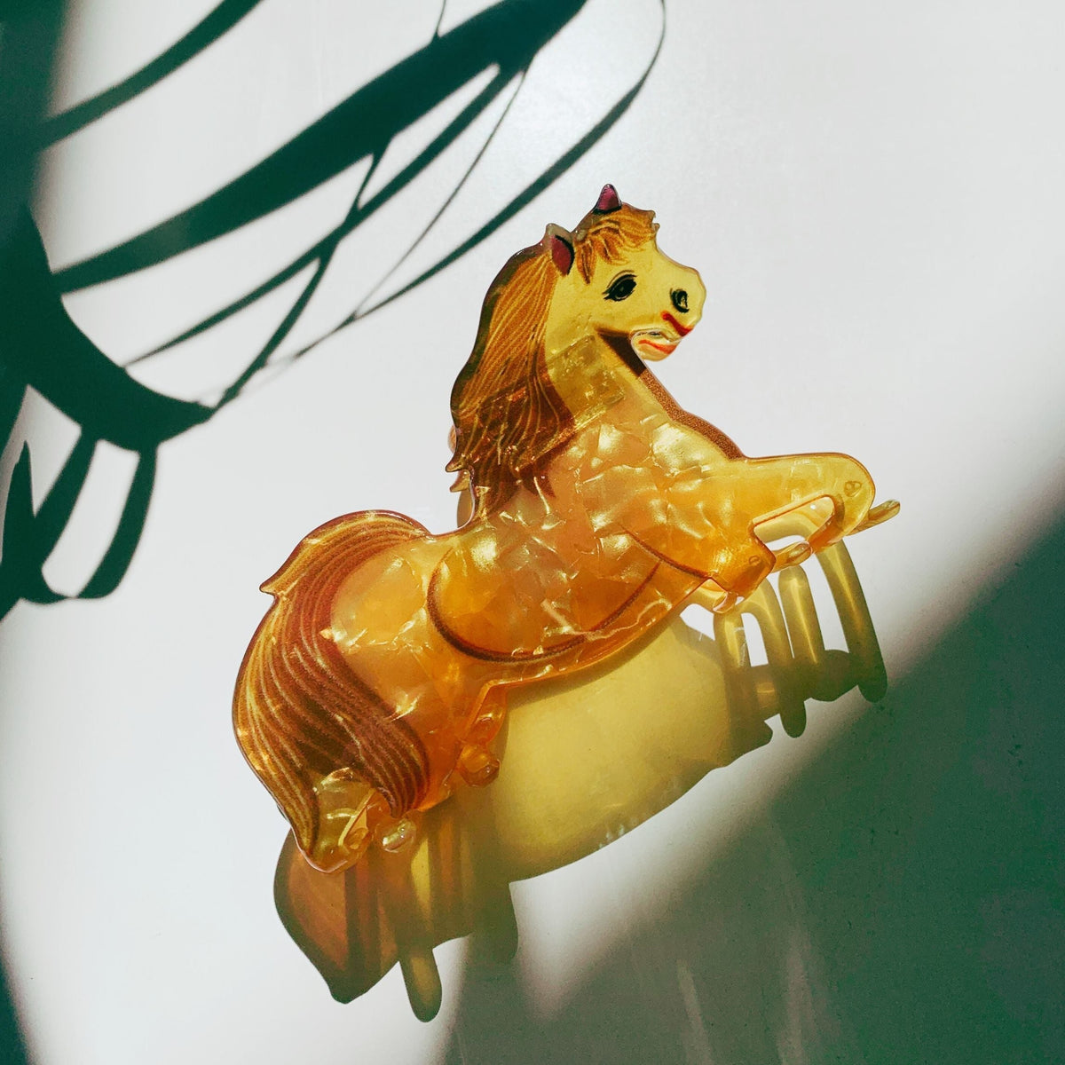 Amber-gold horse hair claw with maned profile and sculpted claw teeth