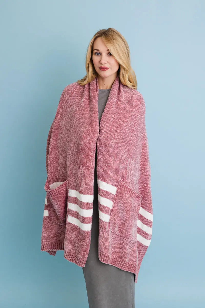 Mauve chenille pocket scarf with two front patch pockets and bold white striped border.
