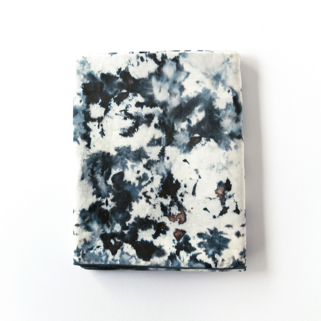 Marble-pattern tablecloth, white base with blue-gray and dark blotches, neat folded corner