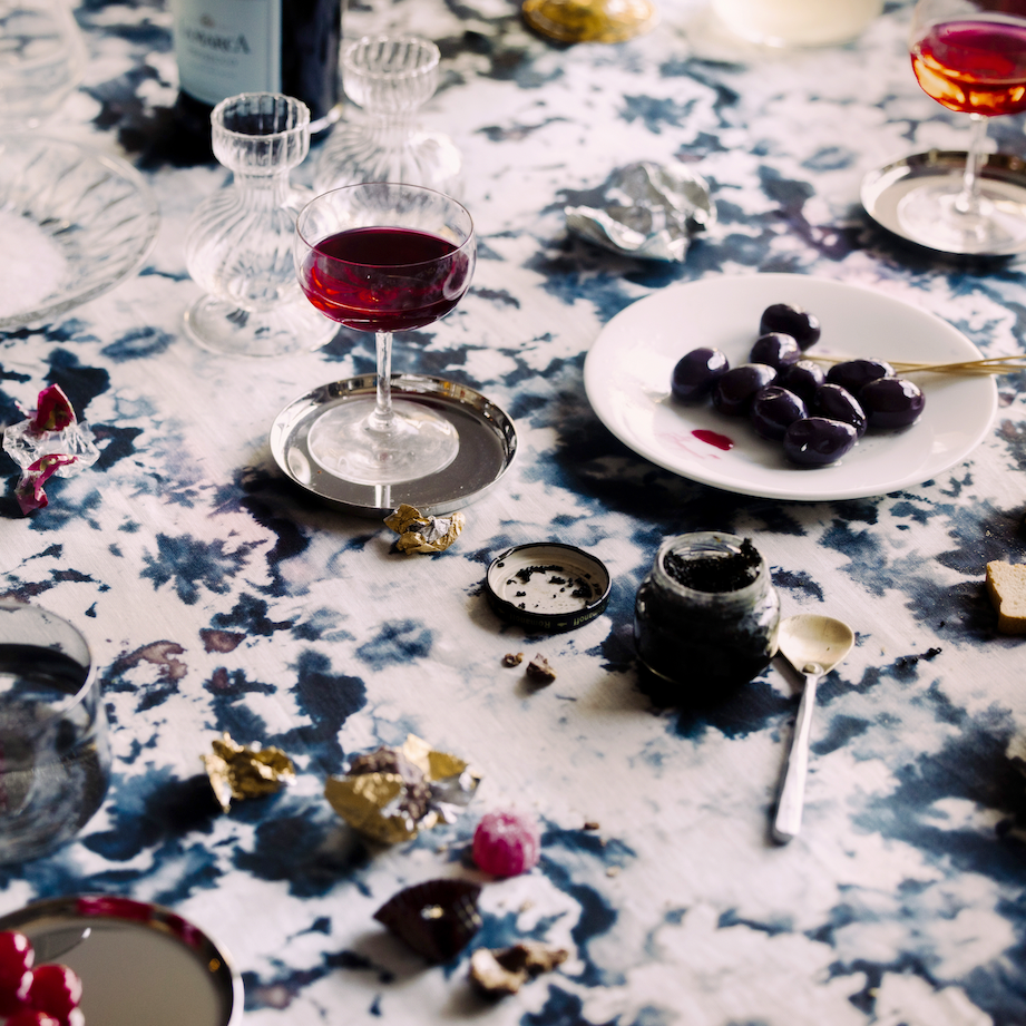 Marble-pattern tablecloth covering the table, white with blue-gray and dark splatter