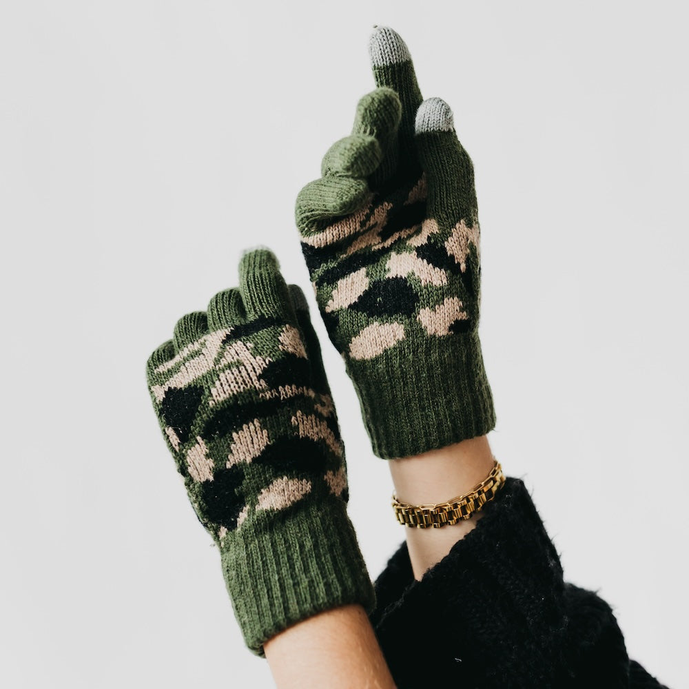 Green camo knit smart-touch gloves with ribbed cuffs
