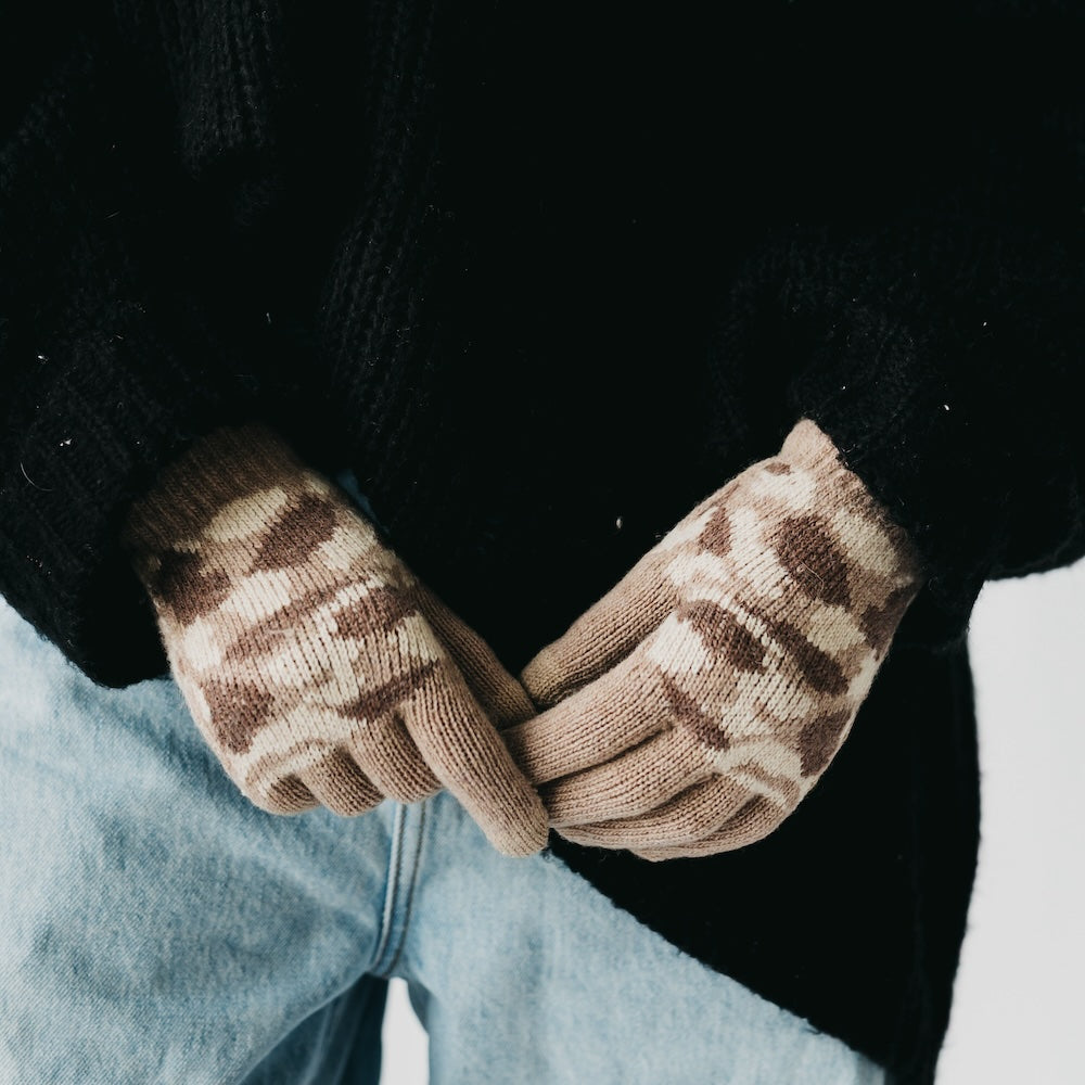 Tan camo knit smart-touch gloves with ribbed wrist cuffs