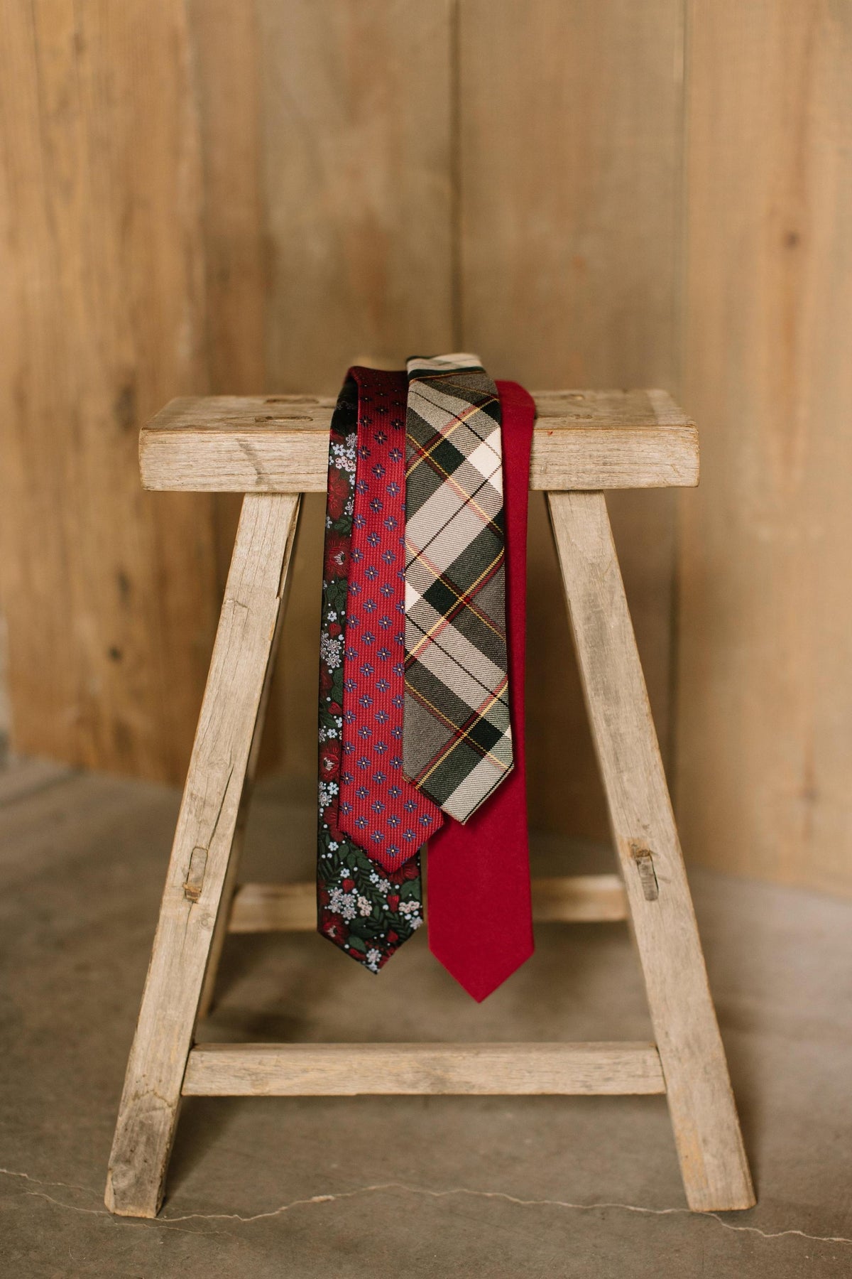 Men's plaid pre-tied bow tie, green and cream tartan with red backing