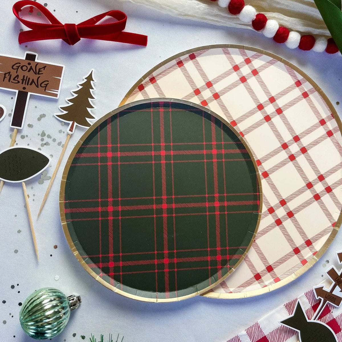 Red Plaid Christmas Paper Plates, Farmhouse (8 Pack)