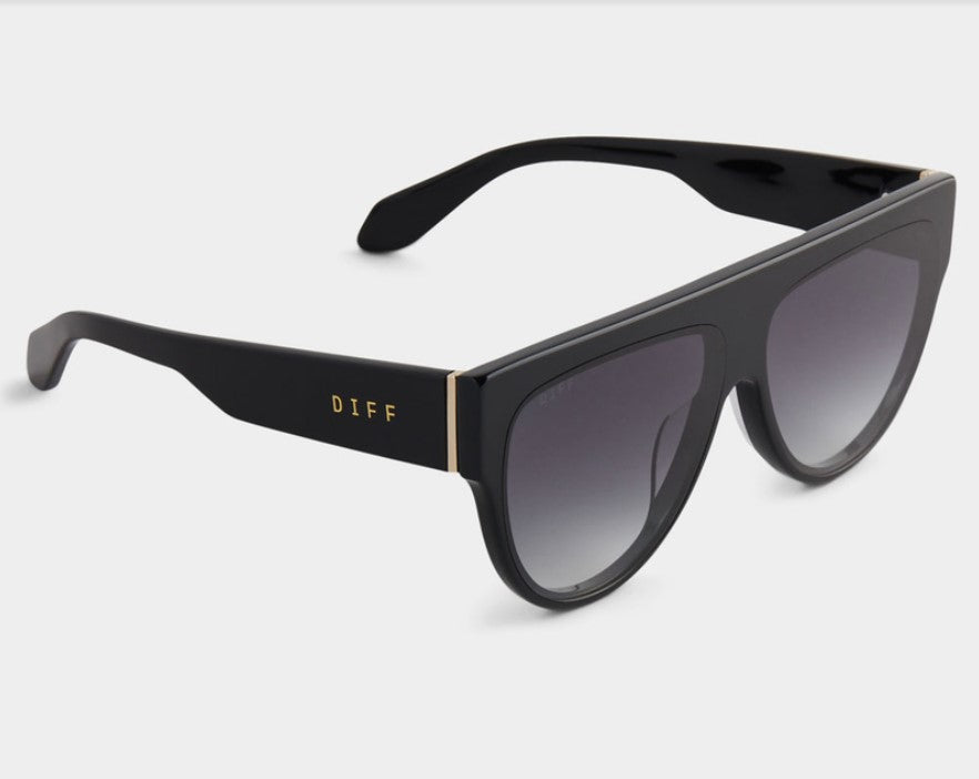 DIFF Georgie sunglasses in a three-quarter view with black frames and gray lenses