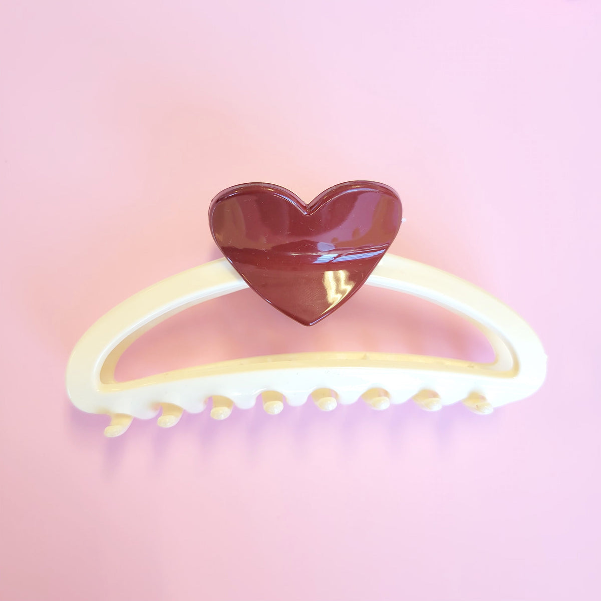 White heart hair claw with glossy dark-brown heart top