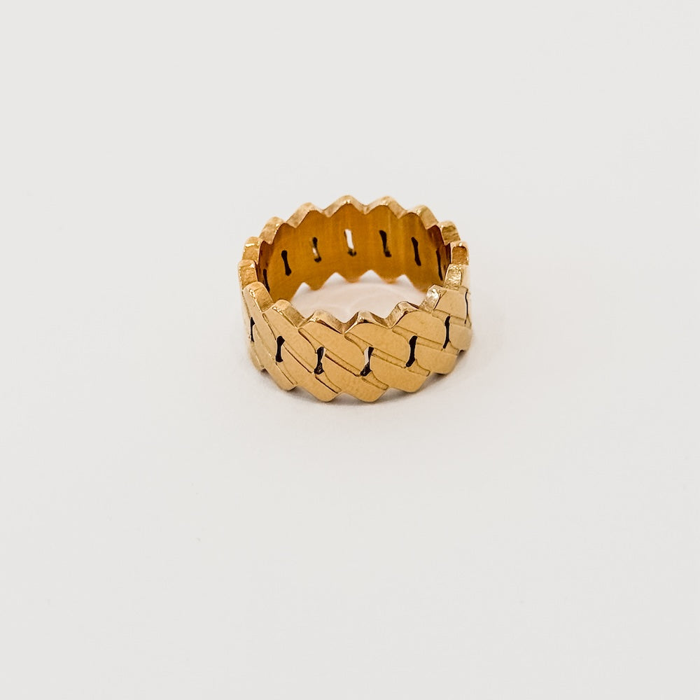 Gold-tone metal statement ring with ribbed cutout band and scalloped edge