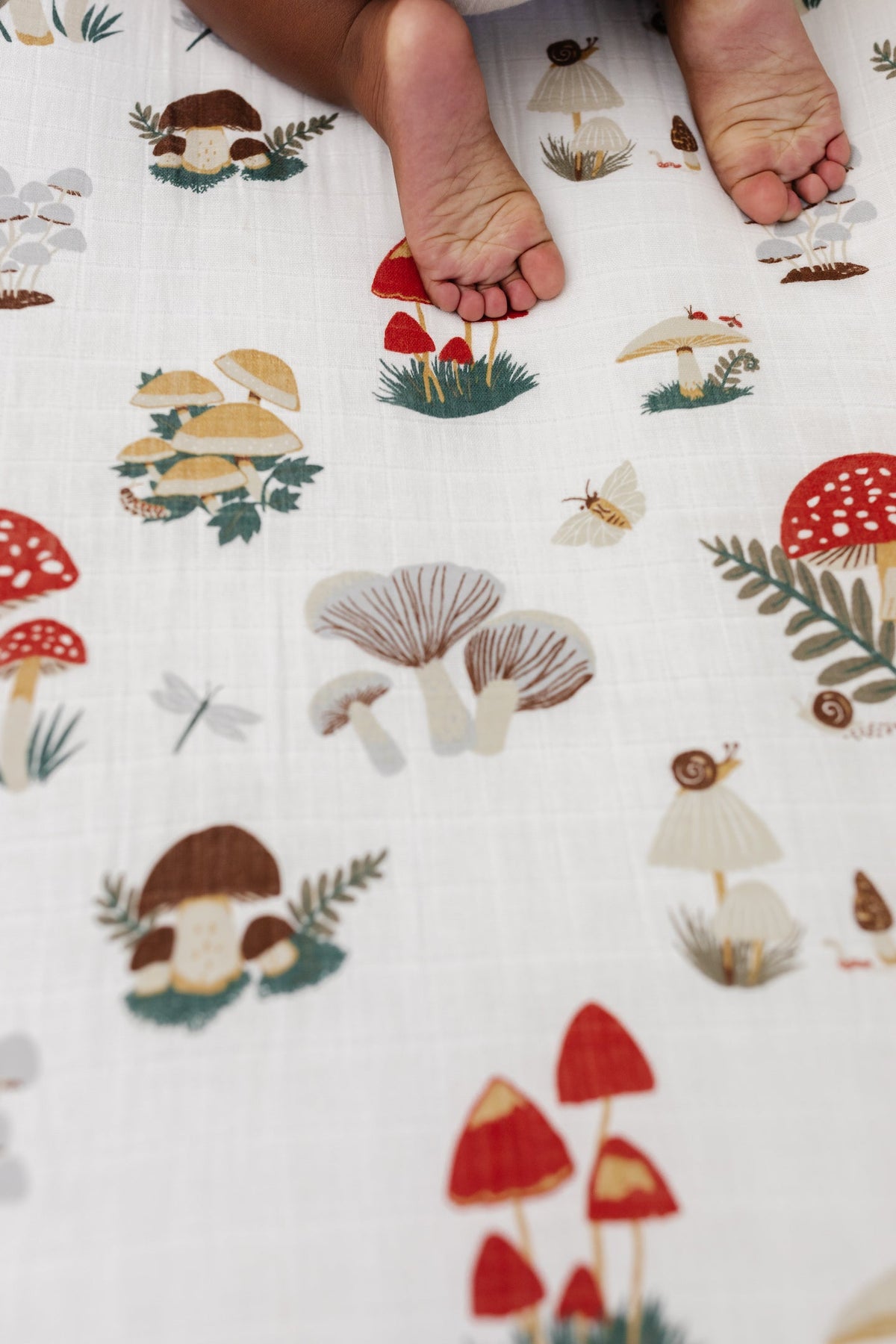 Fitted crib sheet fabric with mushroom and critter print on white