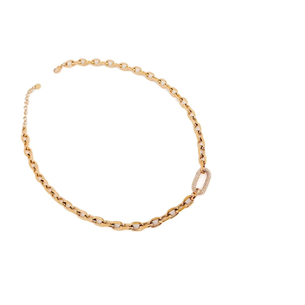 Gold chain necklace with pavé diamond clasp