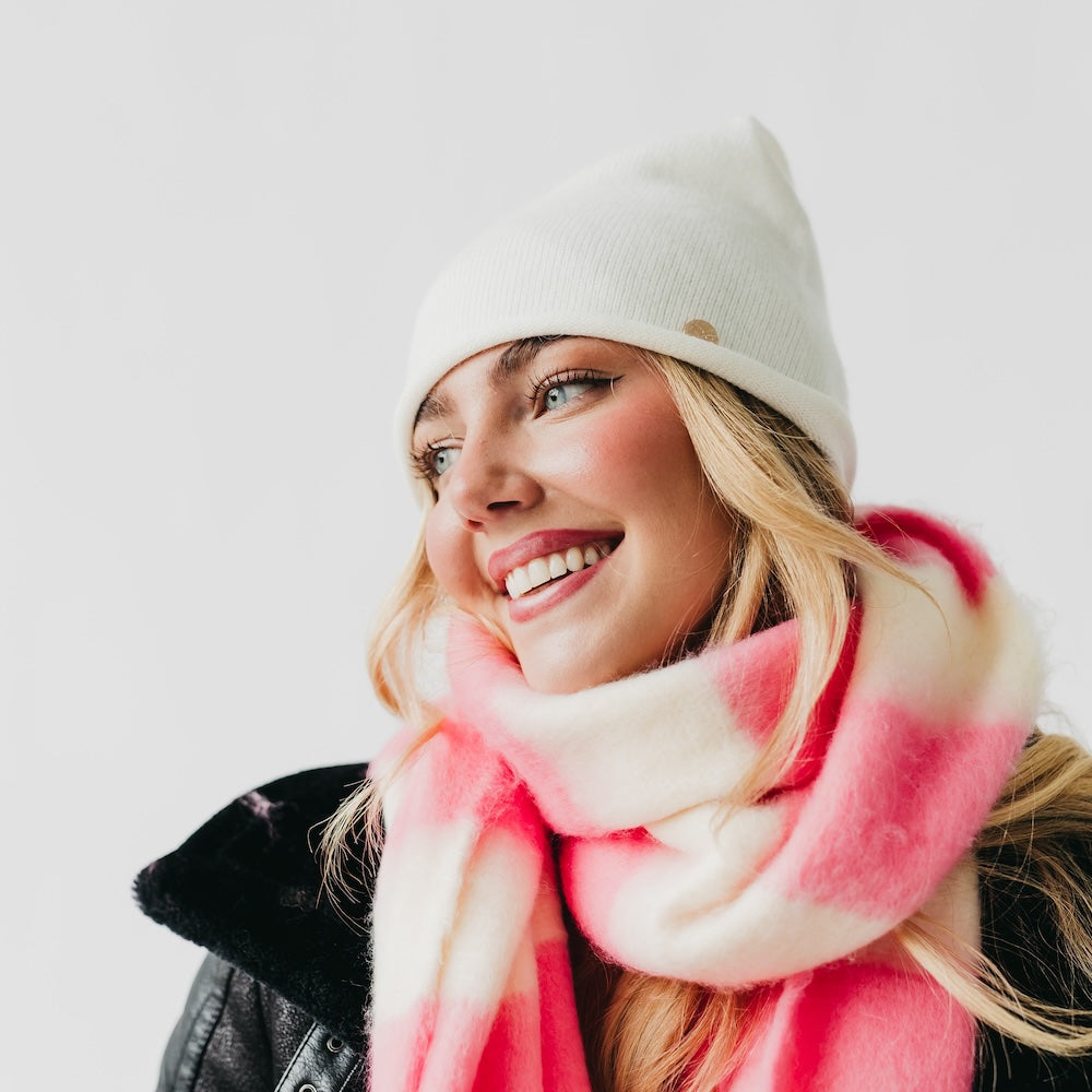 Winter white cashmere beanie with rolled edge and gold-tone logo