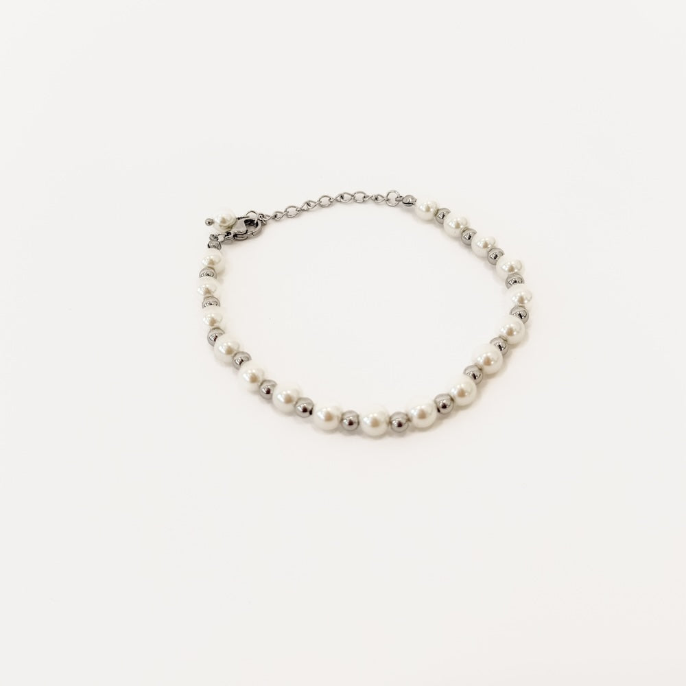 Silver-tone chain bracelet with white pearls and small round metal beads