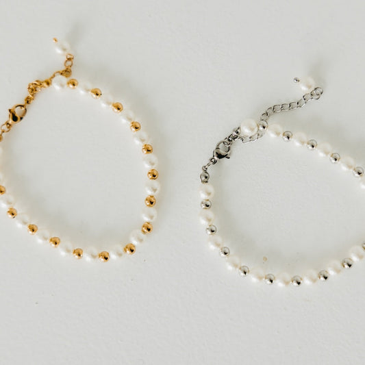 Pearl and chain bracelet with gold-tone round beads and white pearls