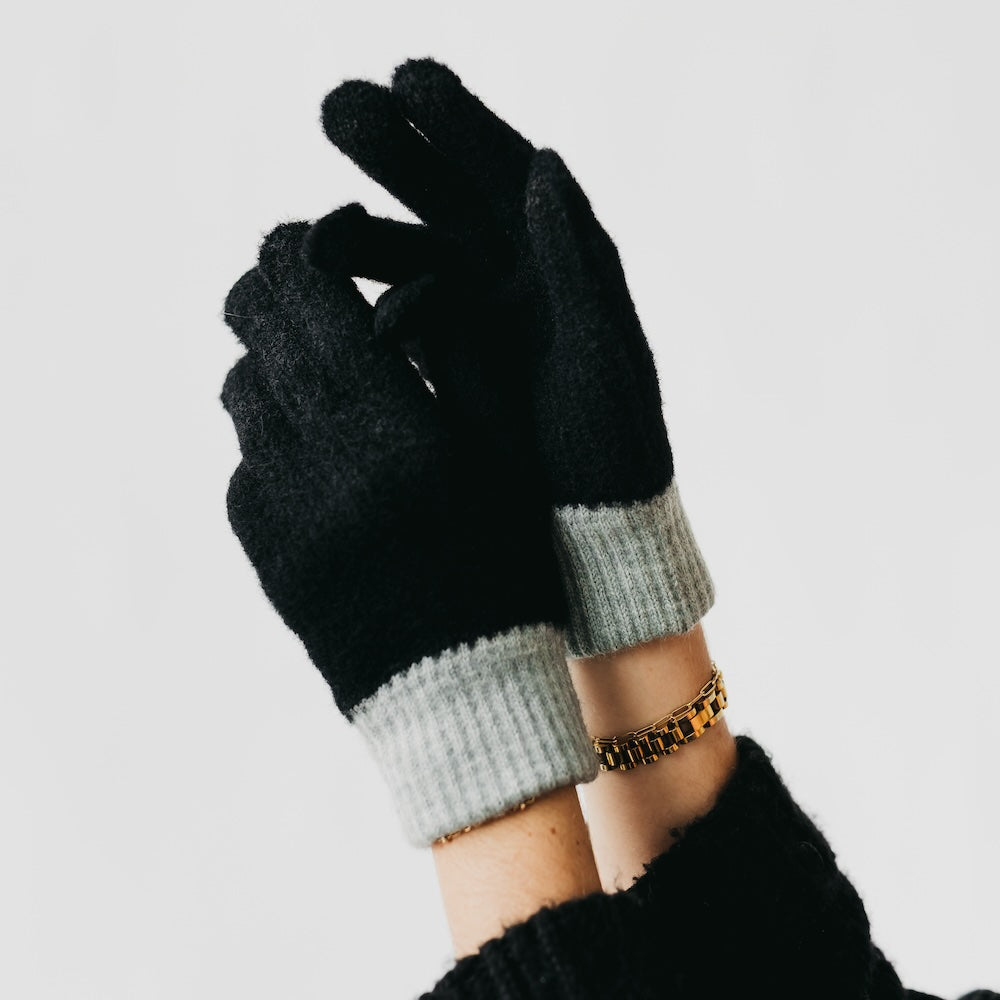 Two-tone knit gloves, black with light gray ribbed cuffs