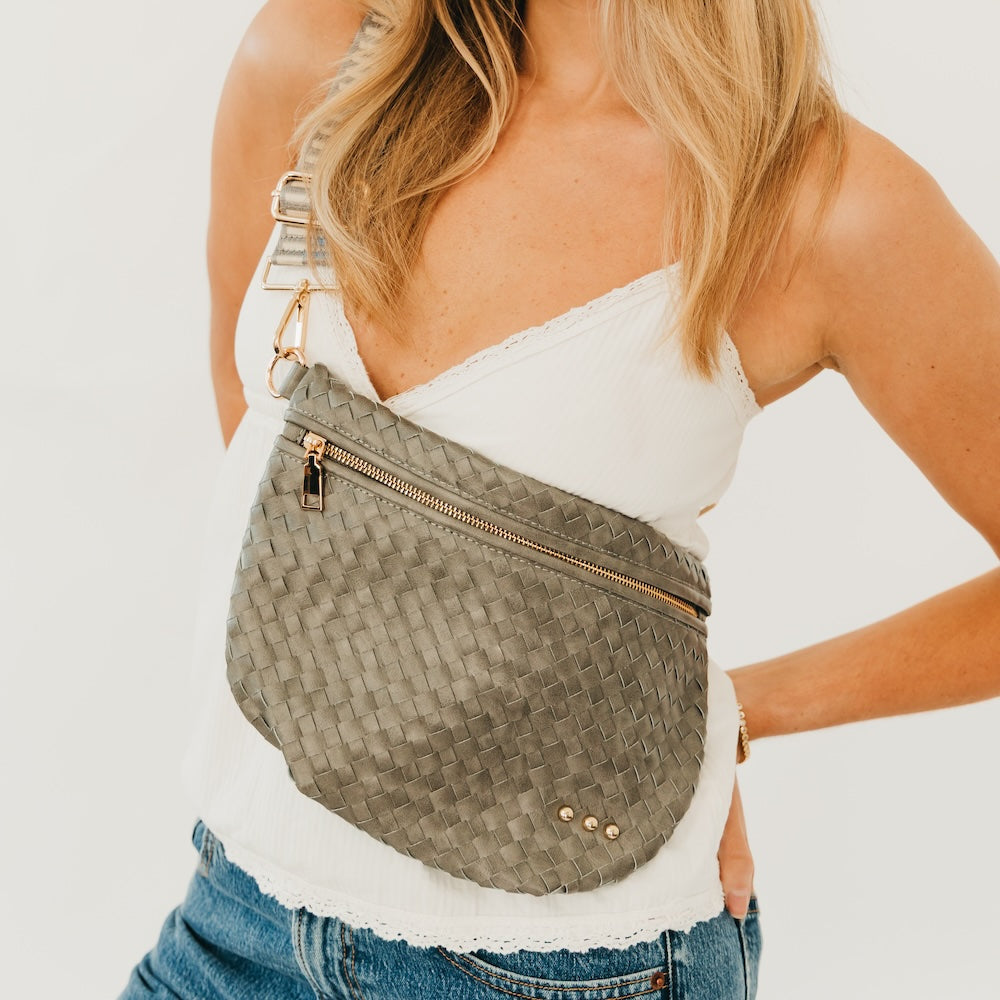 Khaki woven bum bag with zipper and adjustable strap