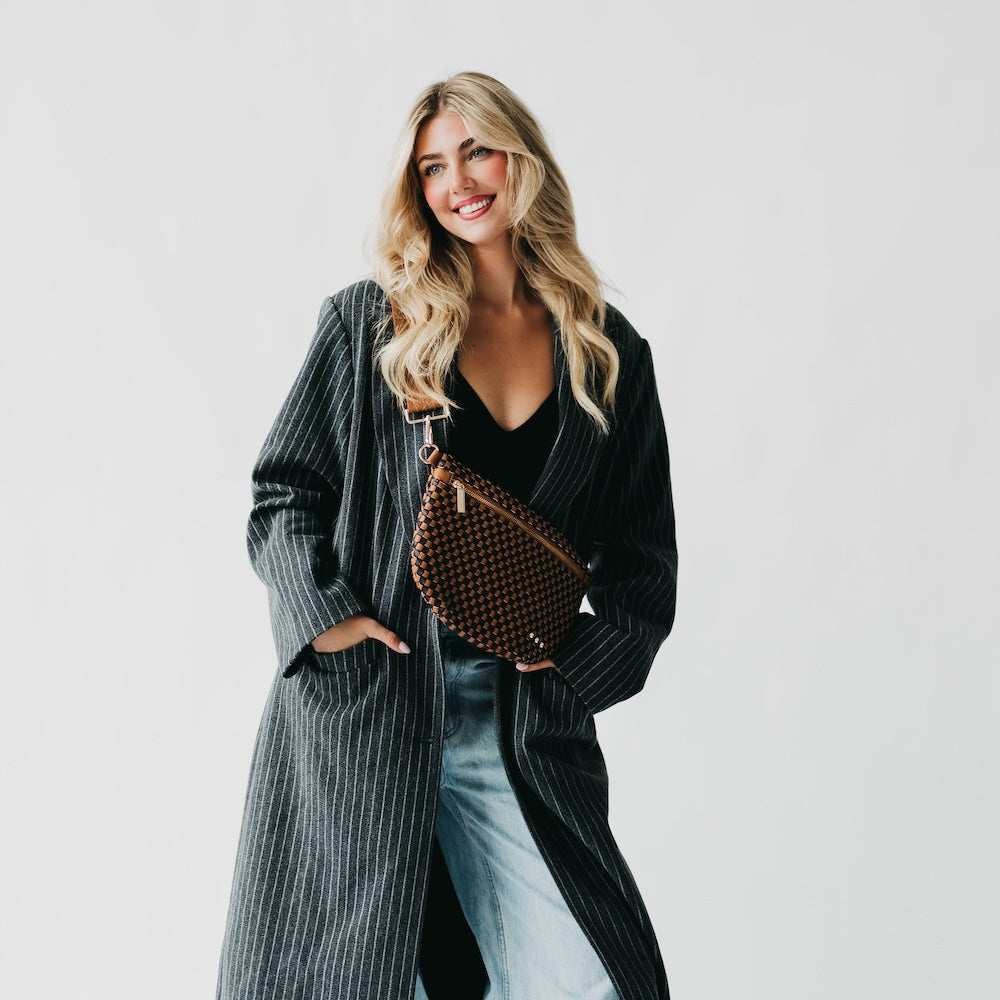 Westlyn woven bum bag with small checker pattern, brown strap and gold zipper